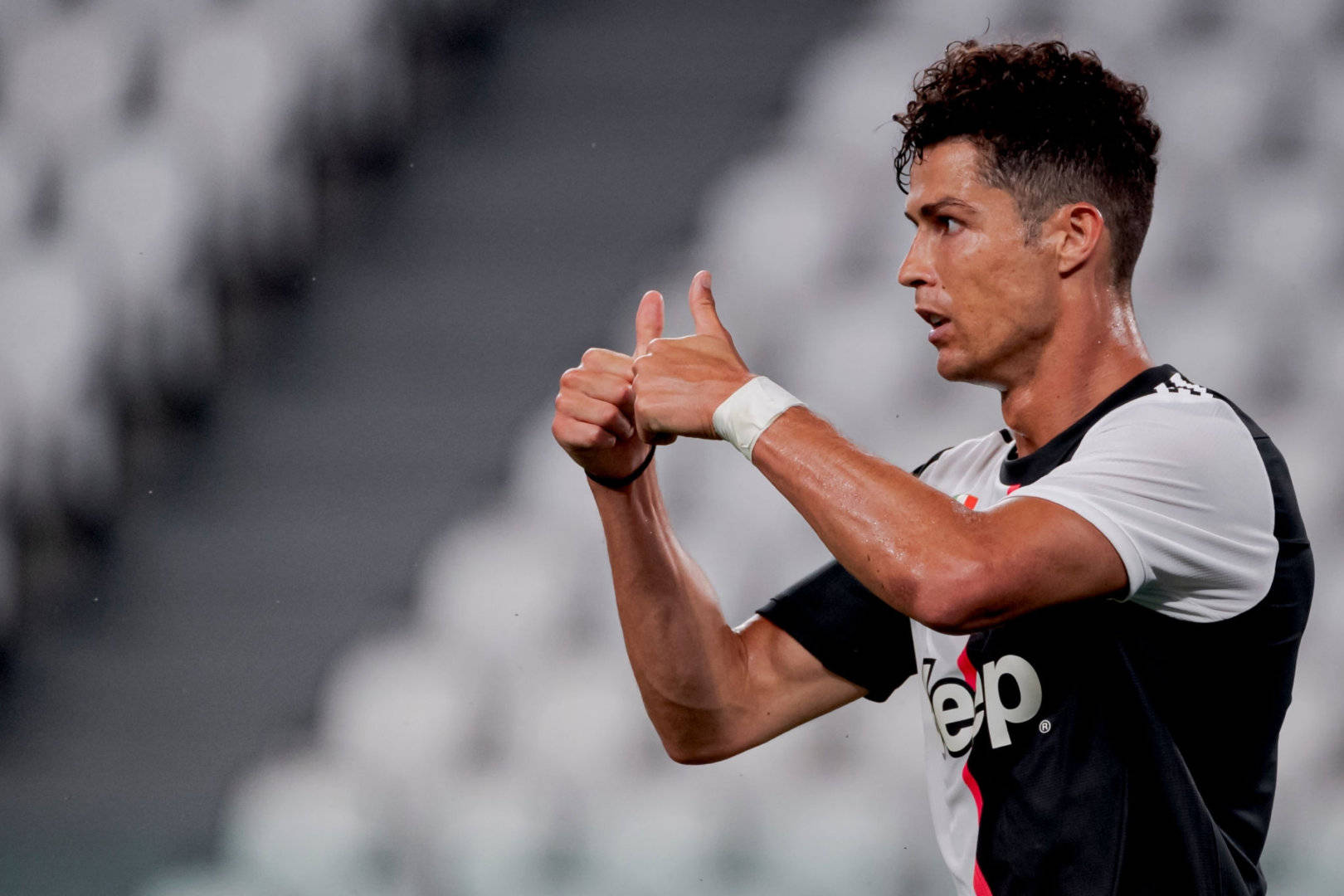 爱游戏-德罗巴巅峰对决，费德勒与60激战阿森纳分钟，突破纪录胜负难料！的简单介绍